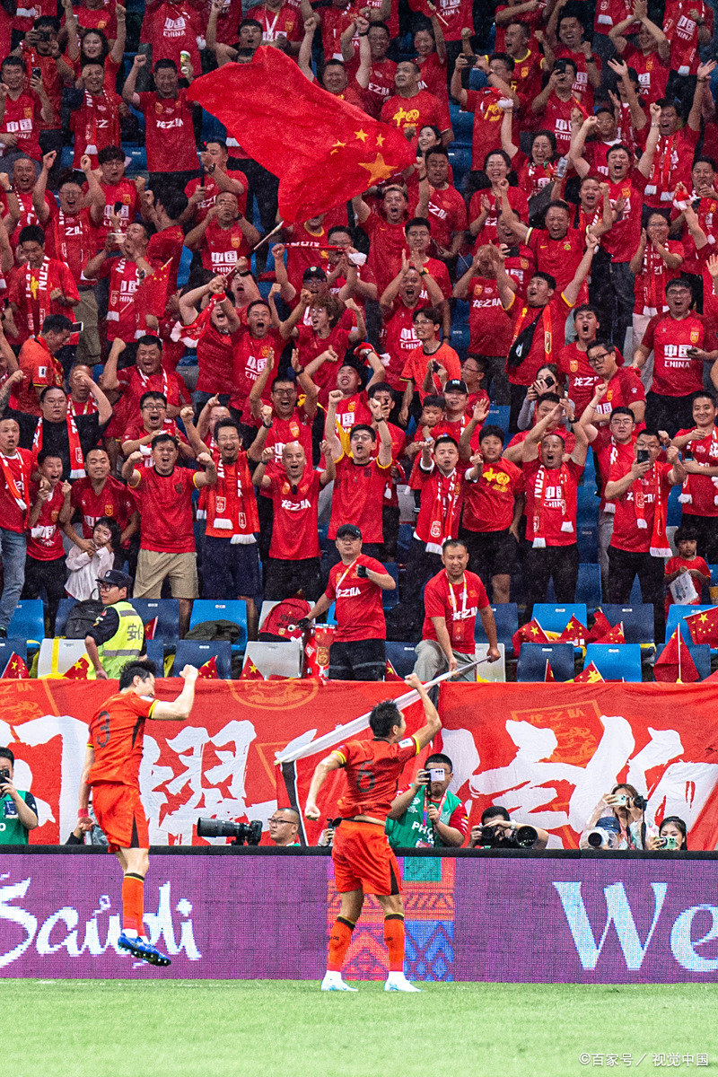 热血激情的足球赛,让现场观众如潮的简单介绍 热血激情的足球赛,让现场观众如潮的简单介绍