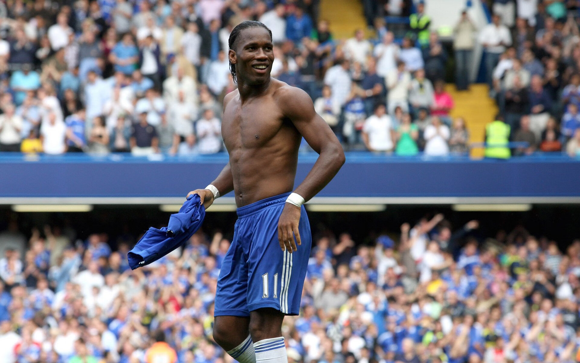 街道飞驰与球场绝杀，速度与意志的双重奏